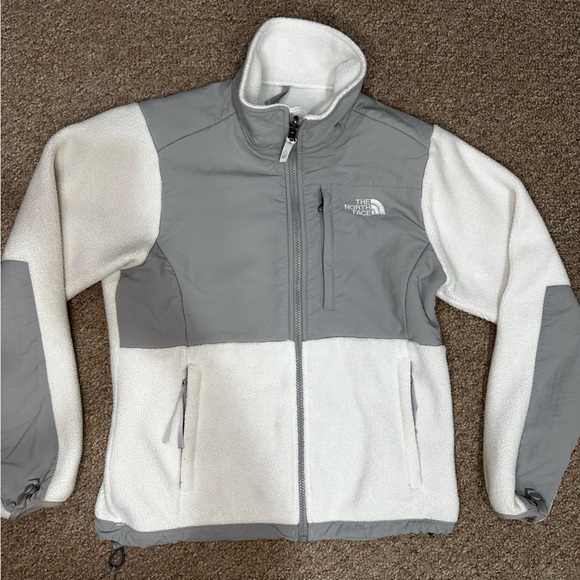 The North Face Two-Tone Gray and White Jacket - Picture 2 of 6